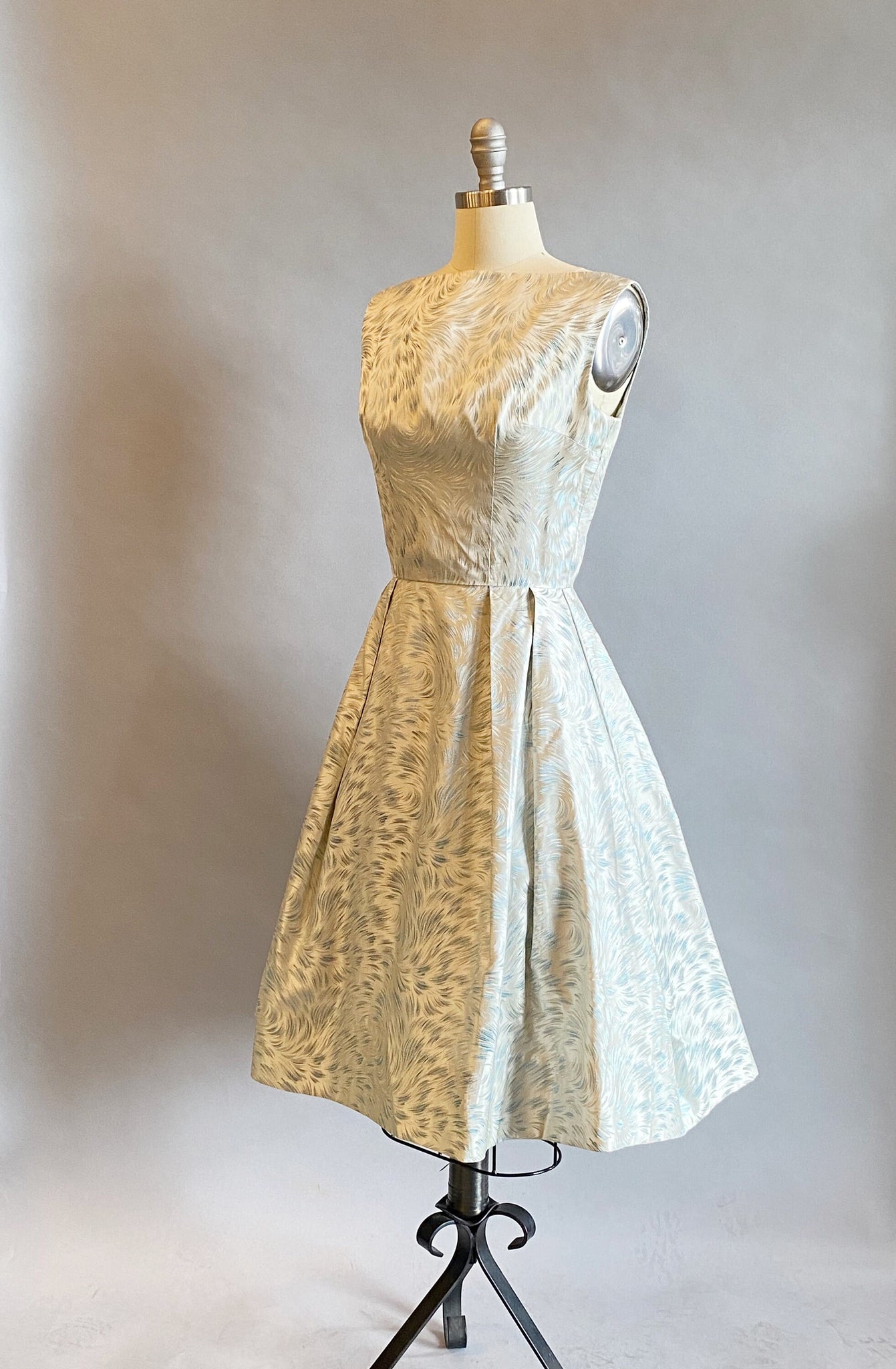 1960s party dress 1960's / Cocktail Dress / Ice Blue Dress / Size Extr – Off Broadway Vintage & Costumes Storage_Chests Shoe size:EU41 / UK7.5 / US8.5 A-Line Scoop Neckline Tulle No material listed