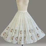 1950s Kokopelli Skirt / 1950s Hand Printed Skirt / Nizonih Studios Skirt / 1950s Fiesta Skirt / White Cotton Full Skirt / Size Medium